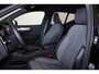 Volvo XC40 B4 Plus Dark - IntelliSafe Assist & Surround - 360º Camera - Harman/Kardon audio - Verwarmde voorstoelen & stuur - Parkeersensoren voor & achter - Elektr. bedienb. voorstoelen met geheugen links - Draadloze tel. lader - Standkachel - Extra getint glas - 18' LMV