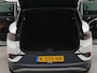 Volkswagen ID.4 Max 77 kWh panorama dak incl wegklapbare trekhaak | SoH 90,8 % | Wegklapbare trekhaak | Glazen panorama dak | Apple Carplay | Rondomzicht camera | Parkeersensoren voor en achter | Voorstoelen verwarmd | Wifi | Spraakbediening | Warmtewerende
