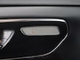 Mercedes-Benz V-klasse 300d 4-MATIC | L2 Lang | AMG | Dubbele Cabine | Carplay | Touch Screen Upgrade | Distronic Plus | Burmester | Stoelverwarming | Lederen Bekleding | 5-zits | 2500 KG Trekhaak | Parkeercamera | AMG