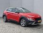 Hyundai Kona 1.6 GDI HEV Fashion Automaat / Fabrieksgarantie tot 10-2027 / Dealer Onderhouden / Adaptieve Cruise / Stuur & Stoelverwarming / Camera / Navigatie / Dodehoek Detectie / Apple Carplay & Android Auto / 18” LM wielen Premium / DAB /