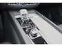 Volvo XC60 T8 Recharge AWD Ultra Dark - Panorama/schuifdak - IntelliSafe Assist & Surround - 360º Camera - Bowers & Wilkins audio - Adaptieve LED koplampen - Verwarmde voorstoelen, stuur & achterbank - Parkeersensoren voor & achter - Elektr. bedienb. voorstoelen met geheugen - Head up display - Extra getint glas - Elektr. inklapbare trekhaak - 20' LMV