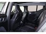 Volvo XC40 B3 Plus Dark - Panorama/schuifdak - IntelliSafe Assist & Surround - 360º Camera - Harman/Kardon audio - Verwarmde voorstoelen & stuur - Parkeersensoren voor & achter - Elektr. bedienb. voorstoelen met geheugen links - Draadloze tel. lader - Extra getint glas - 18' LMV