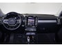 Volvo XC40 B3 Plus Dark - Panorama/schuifdak - IntelliSafe Assist & Surround - 360º Camera - Harman/Kardon audio - Verwarmde voorstoelen & stuur - Parkeersensoren voor & achter - Elektr. bedienb. voorstoelen met geheugen links - Draadloze tel. lader - Extra getint glas - 18' LMV