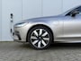 Volvo V90 T6 350PK Plug-in hybrid AWD Ultra Dark | Adaptieve Cruise Control met Pilot Assist | Verwarmde Stoelen Voor&Achter | Verwarmbaar Stuurwiel | Panoramisch Schuif-/kanteldak | Gelamineerde zijruiten en achterruit | Harman Kardon | Head-Up Display | Semi- Elektrische Trekhaak | 360º Camera | All-Seasonbanden | Blind Spot Information System | Verwarmbare achterbank | 19" Lichtmetalen wielen