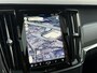 Volvo V90 T6 350PK Plug-in hybrid AWD Ultra Dark | Adaptieve Cruise Control met Pilot Assist | Verwarmde Stoelen Voor&Achter | Verwarmbaar Stuurwiel | Panoramisch Schuif-/kanteldak | Gelamineerde zijruiten en achterruit | Harman Kardon | Head-Up Display | Semi- Elektrische Trekhaak | 360º Camera | All-Seasonbanden | Blind Spot Information System | Verwarmbare achterbank | 19" Lichtmetalen wielen