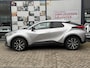 Toyota C-HR / C-HR+ 1.8 HYBRID 140 FIRST-EDITION ANDROID/APPLE STOEL/STUURVERW. P-SENSOREN EL-ACHTERKLEP DODEHOEK NAVI