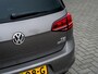 Volkswagen Golf 1.0 TSI Connected Series | Camera | Navigatie | Apple Carplay | Android Auto | Cruise Control | Comfort Stoelen | Climate Control | Parkeersensoren | Privacy Glas | Metallic Lak | LED | Lichtmetalen Velgen |