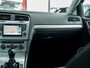 Volkswagen Golf 1.0 TSI Connected Series | Camera | Navigatie | Apple Carplay | Android Auto | Cruise Control | Comfort Stoelen | Climate Control | Parkeersensoren | Privacy Glas | Metallic Lak | LED | Lichtmetalen Velgen |