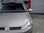 Volkswagen Golf 1.0 TSI Connected Series | Camera | Navigatie | Apple Carplay | Android Auto | Cruise Control | Comfort Stoelen | Climate Control | Parkeersensoren | Privacy Glas | Metallic Lak | LED | Lichtmetalen Velgen |