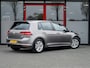 Volkswagen Golf 1.0 TSI Connected Series | Camera | Navigatie | Apple Carplay | Android Auto | Cruise Control | Comfort Stoelen | Climate Control | Parkeersensoren | Privacy Glas | Metallic Lak | LED | Lichtmetalen Velgen |