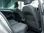 Volkswagen Golf 1.0 TSI Connected Series | Camera | Navigatie | Apple Carplay | Android Auto | Cruise Control | Comfort Stoelen | Climate Control | Parkeersensoren | Privacy Glas | Metallic Lak | LED | Lichtmetalen Velgen |