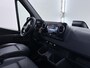 Mercedes-Benz Sprinter 319 CDI 190 PK | L2 H2 | AUTOMAAT | PRO | LED | KUNSTLEDER ZWART BEKLEDING | CAMERA | BETIMMERDE LAADRUIMTE | CARPLAY EN ANDROID AUTO | CRUISE | AIRCO | 17" LICHTMETALEN VELGEN | LUCHTGEVEERDE BESTUURDERSSTOEL