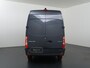 Mercedes-Benz Sprinter 319 CDI 190 PK | L2 H2 | AUTOMAAT | PRO | LED | KUNSTLEDER ZWART BEKLEDING | CAMERA | BETIMMERDE LAADRUIMTE | CARPLAY EN ANDROID AUTO | CRUISE | AIRCO | 17" LICHTMETALEN VELGEN | LUCHTGEVEERDE BESTUURDERSSTOEL