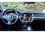 Volvo V60 2.0 B3 Momentum 163PK Automaat | Lederen bekleding | Parkeercamera | Apple/Android Carplay