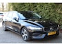 Volvo V60 2.0 B3 Momentum 163PK Automaat | Lederen bekleding | Parkeercamera | Apple/Android Carplay