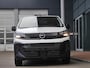 Opel Vivaro 2.0 Diesel 145 L3 | Lage km.stand | 3 Zits Parkeersensoren achter | Regensensor | Achterdeuren met ramen | Airco | Digtitaal instrumentenpaneel | Trekhaakvoorbereiding