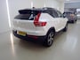 Volvo XC40 1.5 T5 Recharge R-Design | Panoramadak | Adaptieve Cruise control | Stoel en stuurwielverwarming | Trekhaak | Parkeersensoren voor en achter |
