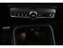 Volvo XC40 T5 Recharge R-Design | Panoramadak | Adaptieve Cruise control | Stoel en stuurwielverwarming | Trekhaak | Parkeersensoren voor en achter |