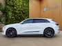 Audi E-tron 50 quattro Launch edition Black 71 kWh | Luchtvering | Trekhaak | Schuifdak | Adaptive Cruise | CarPlay