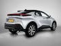 Toyota C-HR / C-HR+ 1.8 Hybrid 140 First Edition Bi-Tone | Elektrische Achterklep | Automatisch Inparkeren | 360° Camera | LM-Velgen | Donker Getinte Achterruiten |