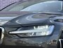 Volvo V60 2.0 B3 Momentum | Stoel/stuur verwarming | Adaptieve cruise | Parkeersensoren V+A | Parkeercamera | Apple carplay/android auto | BLIS | Lederen bekleding | Metallic lak |