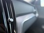 Volvo V60 2.0 B3 Momentum | Stoel/stuur verwarming | Adaptieve cruise | Parkeersensoren V+A | Parkeercamera | Apple carplay/android auto | BLIS | Lederen bekleding | Metallic lak |