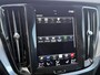 Volvo V60 2.0 B3 Momentum | Stoel/stuur verwarming | Adaptieve cruise | Parkeersensoren V+A | Parkeercamera | Apple carplay/android auto | BLIS | Lederen bekleding | Metallic lak |