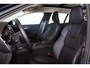 Volvo V60 Cross Country B5 AWD Plus - Panorama/schuifdak - IntelliSafe Assist & Surround - Parkeercamera achter - Verwarmde voorstoelen, stuur & achterbank - Parkeersensoren voor & achter - Elektr. bedienb. voorstoelen met geheugen - Draadloze tel. lader - Elektr. inklapbare trekhaak - 19' LMV
