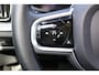 Volvo V60 Cross Country B5 AWD Plus - Panorama/schuifdak - IntelliSafe Assist & Surround - Parkeercamera achter - Verwarmde voorstoelen, stuur & achterbank - Parkeersensoren voor & achter - Elektr. bedienb. voorstoelen met geheugen - Draadloze tel. lader - Elektr. inklapbare trekhaak - 19' LMV