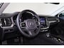 Volvo V60 Cross Country B5 AWD Plus - Panorama/schuifdak - IntelliSafe Assist & Surround - Parkeercamera achter - Verwarmde voorstoelen, stuur & achterbank - Parkeersensoren voor & achter - Elektr. bedienb. voorstoelen met geheugen - Draadloze tel. lader - Elektr. inklapbare trekhaak - 19' LMV