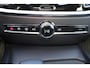 Volvo V60 Cross Country B5 AWD Plus - Panorama/schuifdak - IntelliSafe Assist & Surround - Parkeercamera achter - Verwarmde voorstoelen, stuur & achterbank - Parkeersensoren voor & achter - Elektr. bedienb. voorstoelen met geheugen - Draadloze tel. lader - Elektr. inklapbare trekhaak - 19' LMV