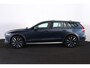 Volvo V60 Cross Country B5 AWD Plus - Panorama/schuifdak - IntelliSafe Assist & Surround - Parkeercamera achter - Verwarmde voorstoelen, stuur & achterbank - Parkeersensoren voor & achter - Elektr. bedienb. voorstoelen met geheugen - Draadloze tel. lader - Elektr. inklapbare trekhaak - 19' LMV