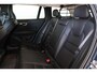 Volvo V60 Cross Country B5 AWD Plus - Panorama/schuifdak - IntelliSafe Assist & Surround - Parkeercamera achter - Verwarmde voorstoelen, stuur & achterbank - Parkeersensoren voor & achter - Elektr. bedienb. voorstoelen met geheugen - Draadloze tel. lader - Elektr. inklapbare trekhaak - 19' LMV