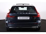Volvo V60 Cross Country B5 AWD Plus - Panorama/schuifdak - IntelliSafe Assist & Surround - Parkeercamera achter - Verwarmde voorstoelen, stuur & achterbank - Parkeersensoren voor & achter - Elektr. bedienb. voorstoelen met geheugen - Draadloze tel. lader - Elektr. inklapbare trekhaak - 19' LMV