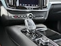 Volvo V90 2.0 T8 Plug-in hybrid AWD Ultra Dark | Gelaagd glas | Trekhaak | Luchtvering | Bowers & Wilkins | Massage | Stoel Koeling | 360° Camera | Adaptieve cruise | Stoel/stuur verwarming |