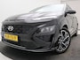 Hyundai Kona 1.0 T-GDI N Line / Elektrisch verstelbare voorstoelen / Voor & Achterstoel verwarming / Voorstoel ventilatie / N-line interieur & Exterieur / Navigatie / All seasonbanden / Dealer odnerhouden / 18" LMV / Parkeersensoren voor & achter / Keyless Entry /
