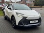 Toyota C-HR / C-HR+ 2.0 Plug-in Hybrid 223pk Dynamic Bi-Tone | 18 inch, Stoel + Stuurverwarming, Groot scherm, Parkeersensoren, Dodehoekherkenning