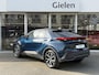 Toyota C-HR / C-HR+ Plug-in Hybrid 220 First Edition | Elektrische achterklep, Stoel + Stuurverwarming, 18 inch, Keyless, Groot scherm
