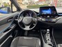 Toyota C-HR / C-HR+ 1.8 Hybrid Bi-Tone Plus | JBL, Led Pakket, Half leer/Alcantara, Dodehoekherkenning, parkeersensoren, Stuurverwarming