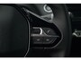 Peugeot e-2008 Allure Advantage | Advanced Active Safety Brake met camera en radar | Climate Control | Dashboard in zacht materiaal met carboneffect en hoogglans zwarte sierstrip