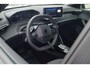 Peugeot e-2008 Allure Advantage | Advanced Active Safety Brake met camera en radar | Climate Control | Dashboard in zacht materiaal met carboneffect en hoogglans zwarte sierstrip