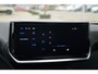 Peugeot e-2008 Allure Advantage | Advanced Active Safety Brake met camera en radar | Climate Control | Dashboard in zacht materiaal met carboneffect en hoogglans zwarte sierstrip