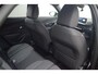 Peugeot e-2008 Allure Advantage | Advanced Active Safety Brake met camera en radar | Climate Control | Dashboard in zacht materiaal met carboneffect en hoogglans zwarte sierstrip