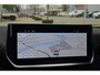 Peugeot e-2008 Allure Advantage | Advanced Active Safety Brake met camera en radar | Climate Control | Dashboard in zacht materiaal met carboneffect en hoogglans zwarte sierstrip