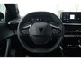 Peugeot e-2008 Allure Advantage | Advanced Active Safety Brake met camera en radar | Climate Control | Dashboard in zacht materiaal met carboneffect en hoogglans zwarte sierstrip