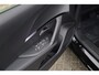 Peugeot e-2008 Allure Advantage | Advanced Active Safety Brake met camera en radar | Climate Control | Dashboard in zacht materiaal met carboneffect en hoogglans zwarte sierstrip