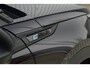 Peugeot e-2008 Allure Advantage | Advanced Active Safety Brake met camera en radar | Climate Control | Dashboard in zacht materiaal met carboneffect en hoogglans zwarte sierstrip