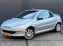Peugeot 206 CC 1.6-16V Quiksilver - APK T/M 30-03-2027 - CLIMATE CONTROLE - BLUETOOTH - LM VELGEN - EL. RAMEN + SPIEGELS + DAK - NAP - NL AUTO -