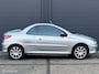 Peugeot 206 CC 1.6-16V Quiksilver - APK T/M 30-03-2027 - CLIMATE CONTROLE - BLUETOOTH - LM VELGEN - EL. RAMEN + SPIEGELS + DAK - NAP - NL AUTO -