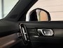 Volvo XC40 T5 Recharge R-Design | Schuifdak | 360° Camera | Harman Kardon | Glacier Silver! | Adaptieve Cruise Control | Bestuurdersstoel elektrisch geheugen | Pilot Assist | BLIS Dode Hoek Detectie | Passagiersstoel elektrisch | Leder/Alcantara R-Design bekleding met wit stiksel en bies | Zitting verlenging voorstoelen | Parkeersensoren voor+achter | Keyless Drive | Elektrisch bedienbare achterklep | Automatisch dimmende binnen en buitenspiegels | 2-Zone Climate Control | Breedstralers in voorbumper | DAB Radio | Apple Carplay/Android Auto | Draadloos telefoon opladen | Volvo On Call met mobiele App functie | Glacier Silver Metallic |